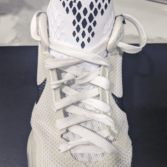 Kobe X Fundamentals Size 9 Men (White/Black/Gold) - Picture 12 of 14